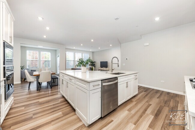 Photo - 2110 Weatherbee Ln