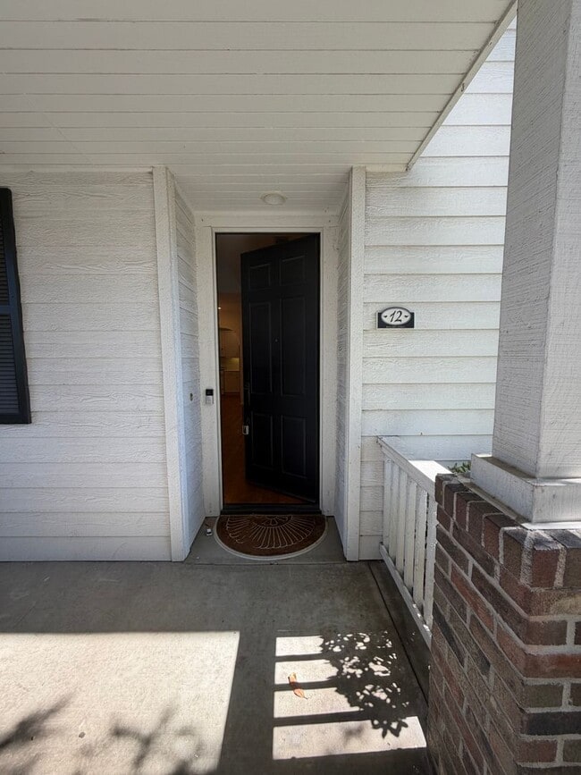 12 Ballard St