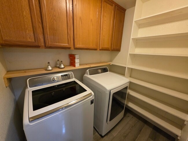 Pantry with washer and dryer - 4321 Grafton Cir