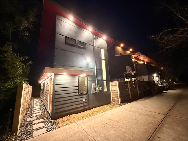 Building Photo - 4803 Butterworth Pl NW