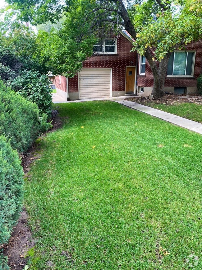 Building Photo - 697 600 W Rental