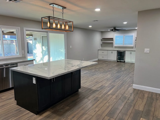 Photo - 2508 E Loyola Dr