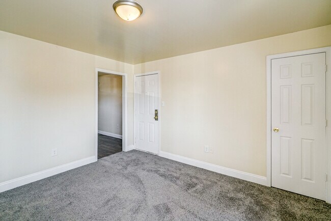 Photo - 2100 Phaup St