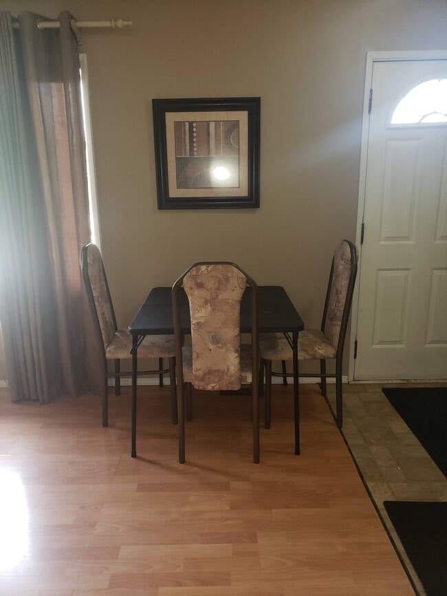 Photo - 9223-101ave 101 Ave