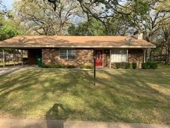 Building Photo - Beautiful 2 Bed Room 1 Bath