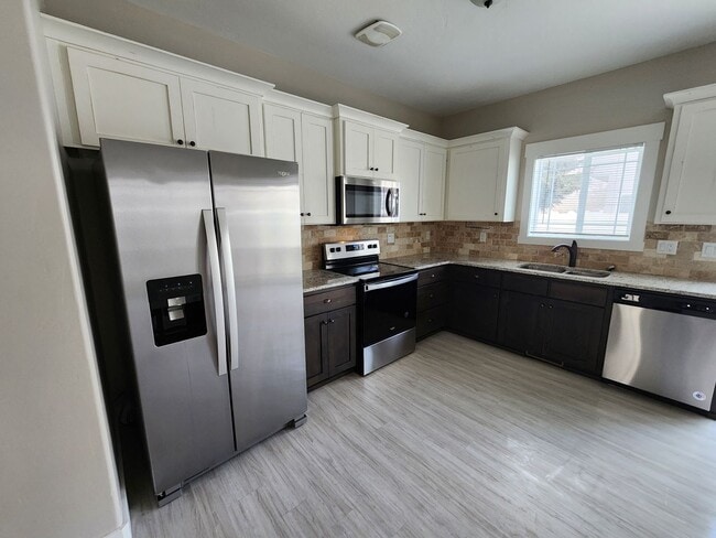 Photo - 690 S Saturn Ave Unit A