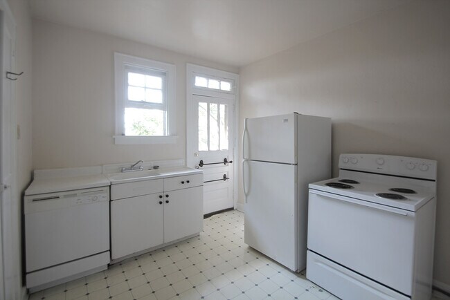 Photo - 8003 St Lawrence Ave Unit 8003