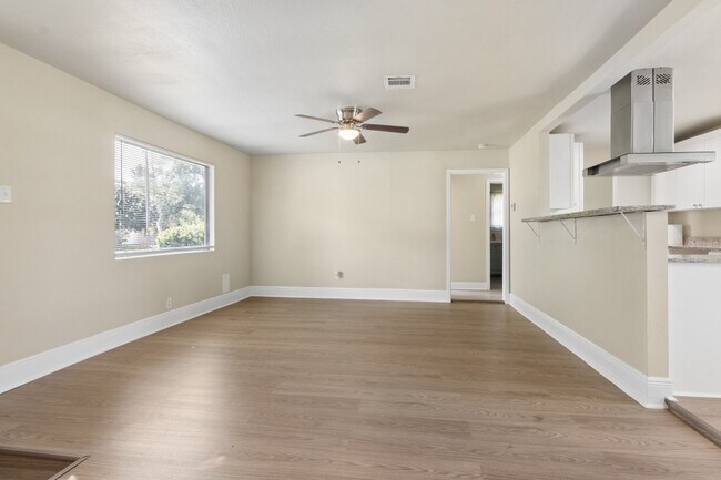 Photo - 216 Bearle St