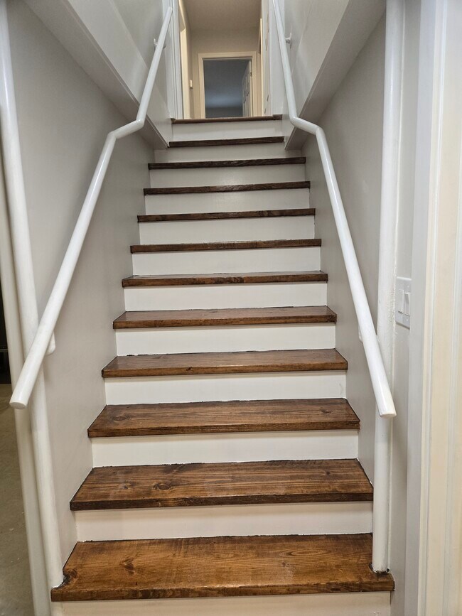 Photo - 929 Due W Ave N