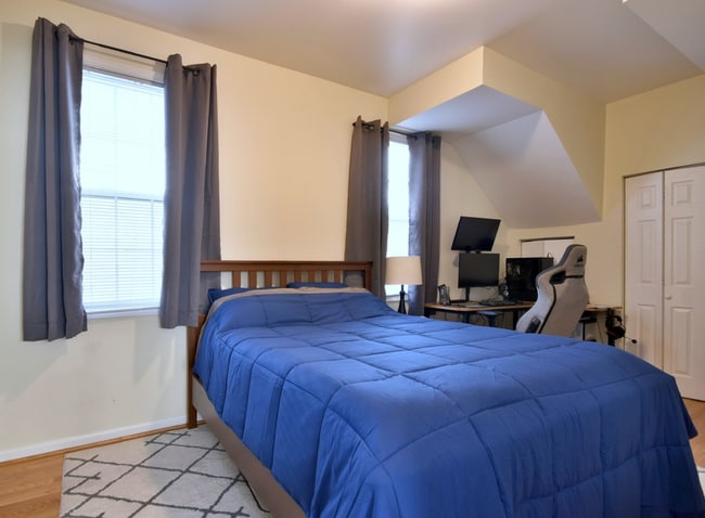 Spacious primary bedroom - 2146 N Campbell Ave Unit First Floor