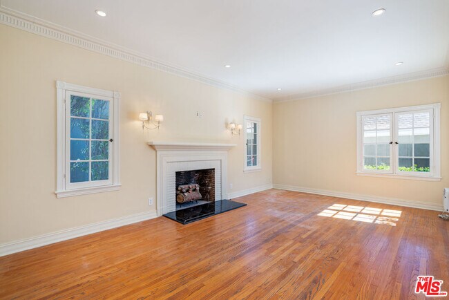 Photo - 1304 N Alta Vista Blvd Unit 1304