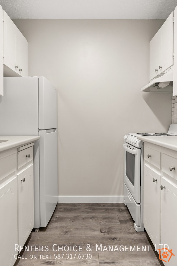 Photo - Top Floor Unit, Assigned Parking, Onsite Laundry, BONUS INCENTIVE