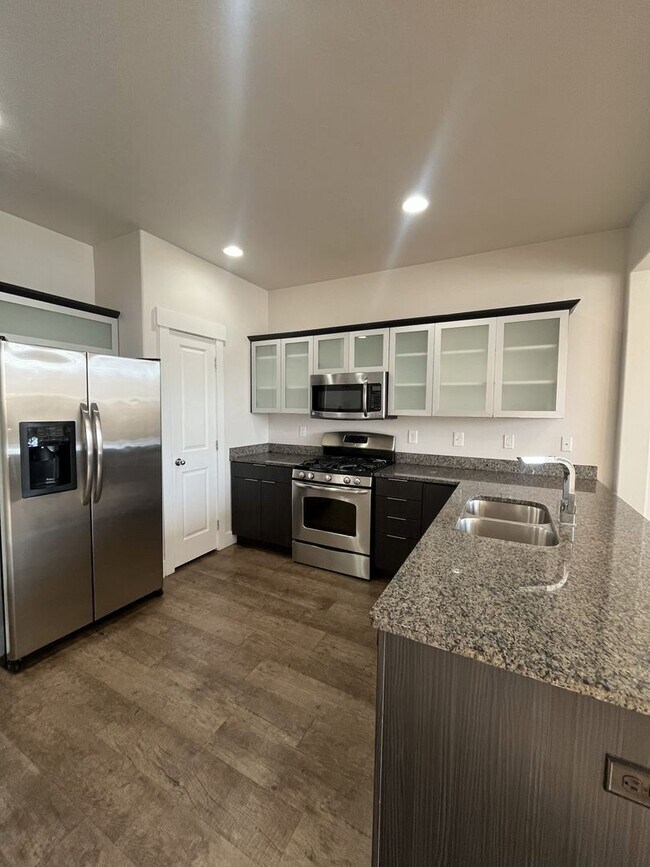Photo - Pre-Lease for 2 WEEKS FREE- 3 Bed, 2.5 Bath Townhome in Pleasant Grove