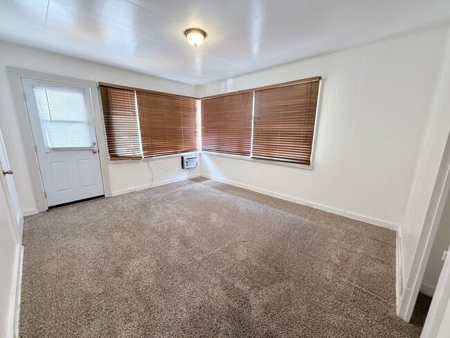Photo - Spacious Two-Level 2BR/1BA Near Ritz-Carlton & Waikiki Beach