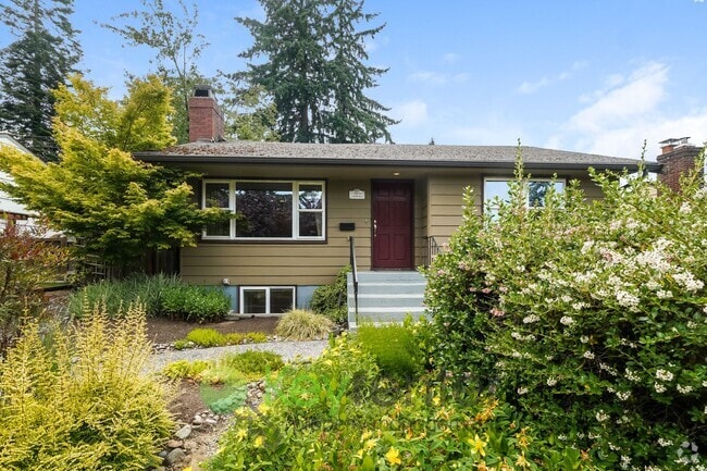 Building Photo - Your West Seattle Retreat – Hot Tub, Firep... Rental