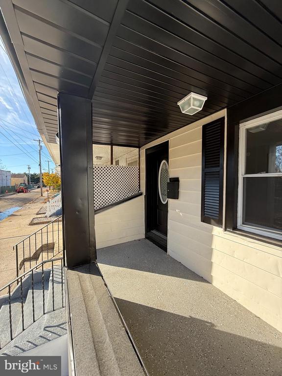 Building Photo - 333 W Buck St