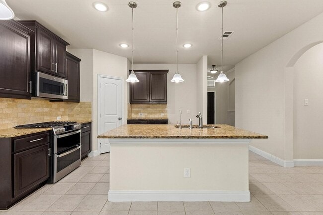 7822 Cottonwood Dr
