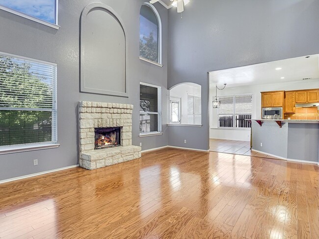 Main living room with vaulted 20ft ceilings. - 19910 Kennemer Dr House