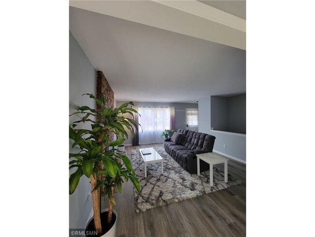 Photo - 711 6th Ave S