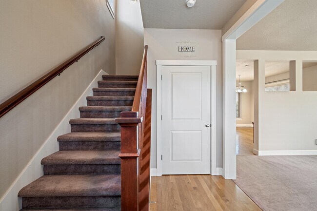 Photo - 470 W Peck St