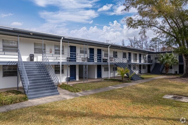 Photo - Cedar Hill Apartments