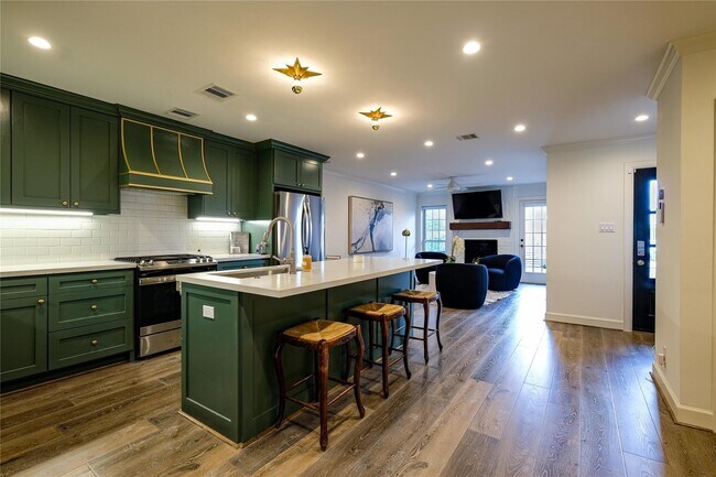 Photo - 3139 Bissonnet St