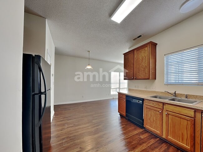 Photo - 539 Rockbridge Dr