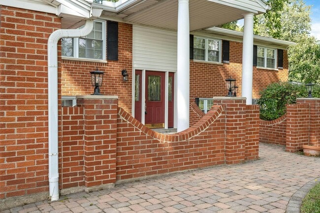 Photo - 2045 La Grange Rd