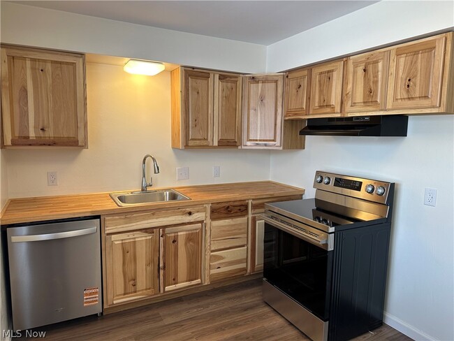 Photo - 840 Moyer Ave