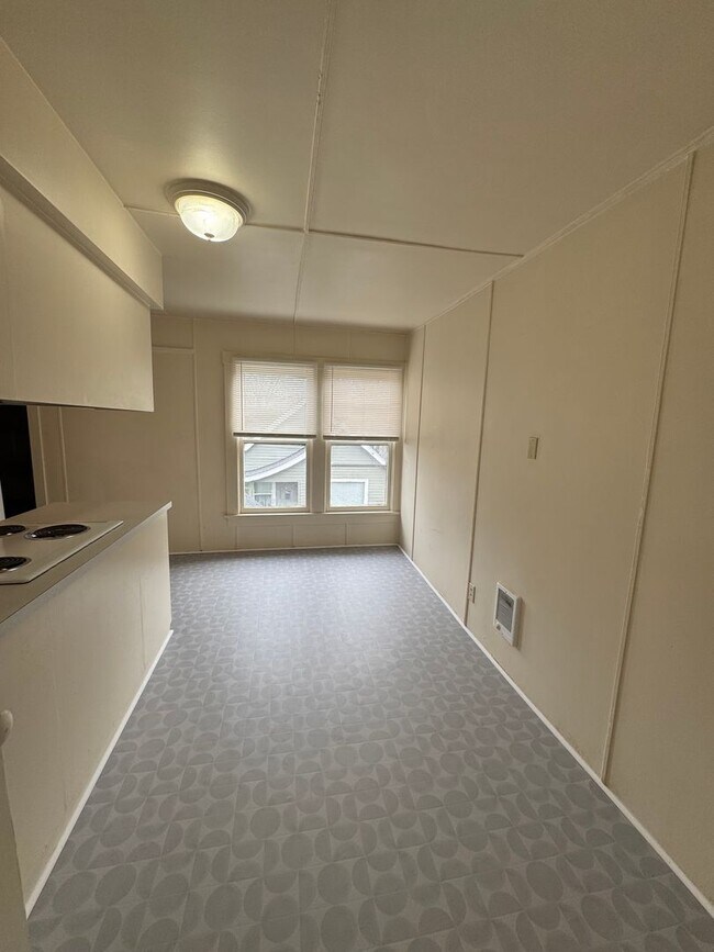 Photo - 2 Bedroom in Triplex Near Downtown and Campus Unidad 1645 Mill St. #3