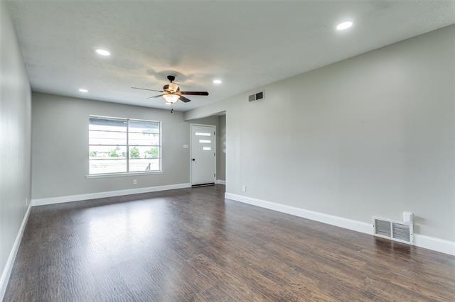 Photo - 925 W Lucas Rd