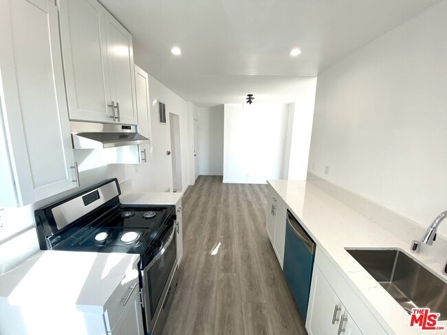 Photo - 1000 Havenhurst Dr Unit 7