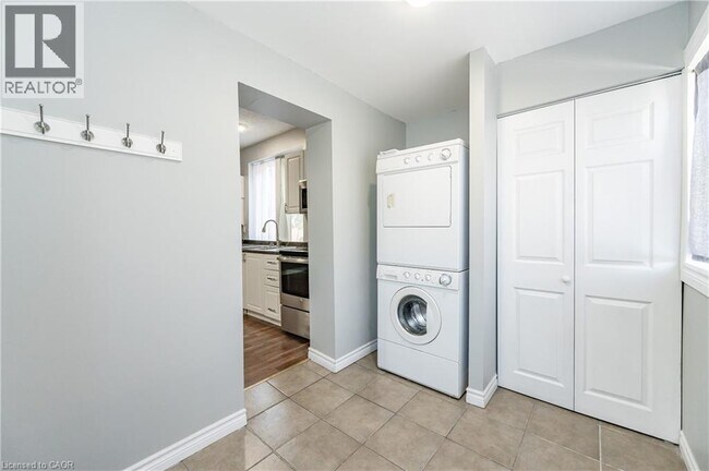 Photo - 177 Weber St E