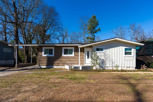 Building Photo - 1236 Oakwood St