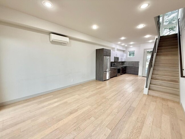 Photo - 2 Bed + Den 2 Bathroom Eastlake Townhome with Spectacular Views