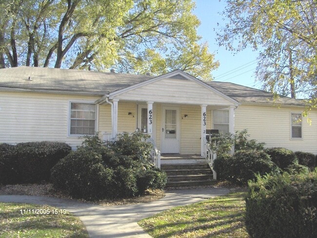 Building Photo - 3 Bedroom 2 Bath Duplex Rental