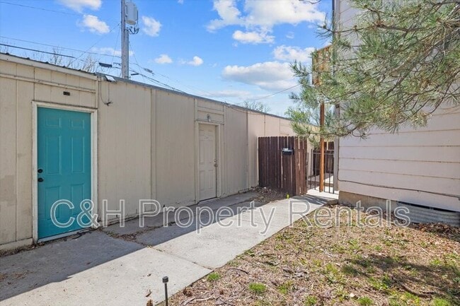 Photo - 2252 Avenue C