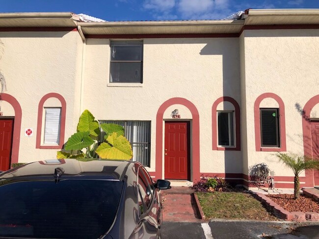 2 Bed 1.5 Bath Townhome Washer Dyer Hookup... - 2 Bed 1.5 Bath Townhome Washer Dyer Hookup...