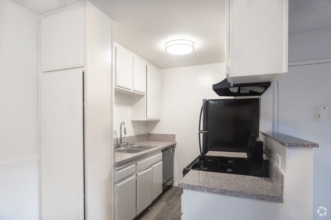 2BR,2BA - 945SF- Kitchen