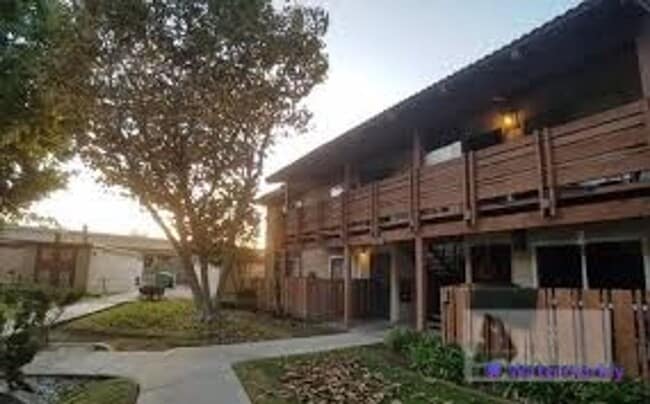 Building Photo - 2 Bedroom Condo for Lease in Desirable Long Beach Community Unit 1