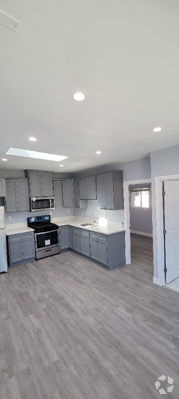 Building Photo - 362 S Palm Dr Rental