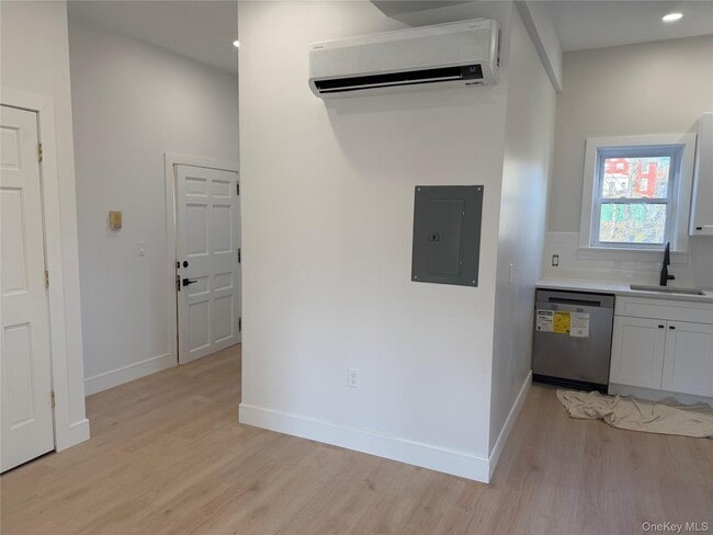 Photo - 554 Main St Unit 4