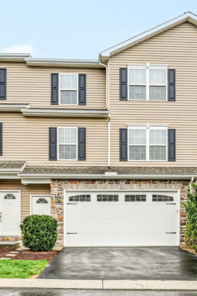 Photo - Three bedroom, 2.5 townhome in Mechanicsburg near Trindle Rd.
