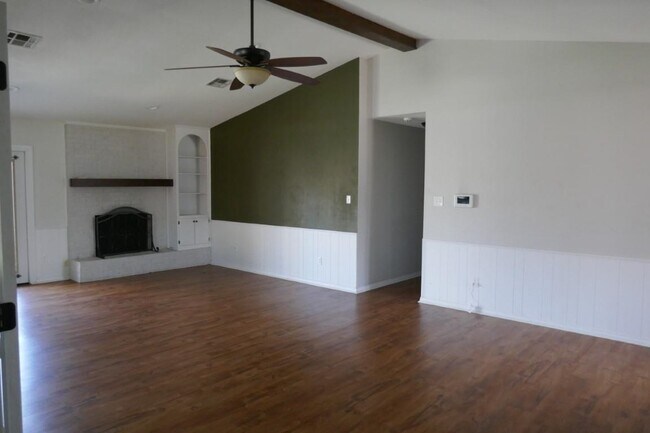 Photo - 2315 NE Village Dr