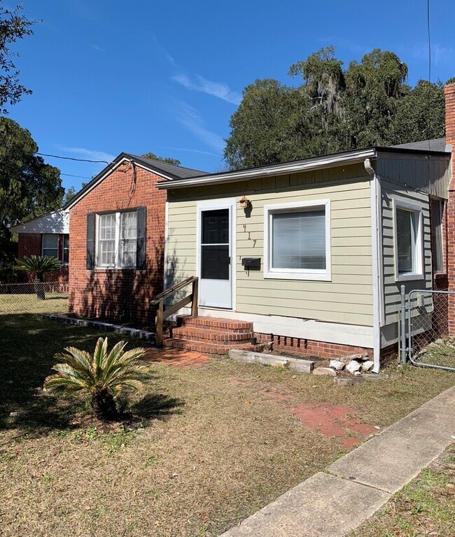 Building Photo - Charming Corner Lot Home with Huge Fenced Yard with Detached Garage