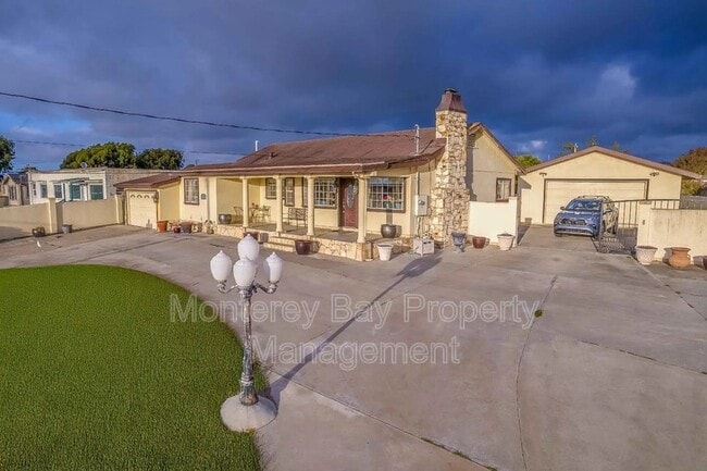 Building Photo - 1976 Grandview St