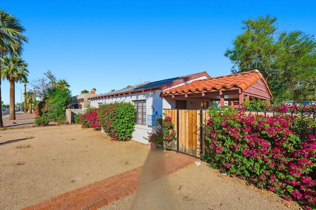 Photo - Great complex in Central Phoenix