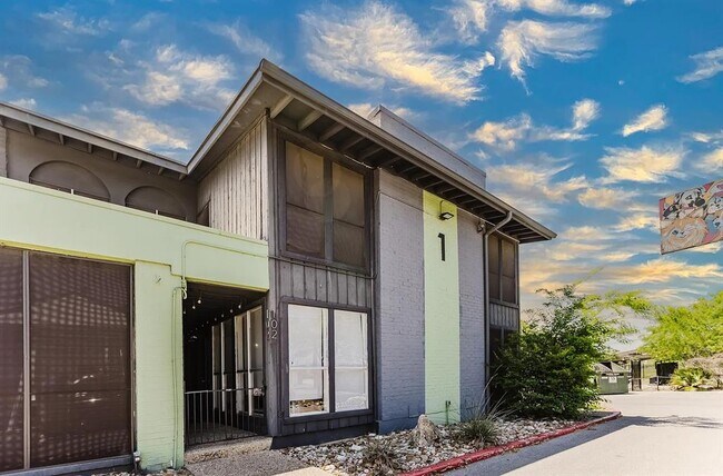 Photo - 909 Reinli St Unidad 102