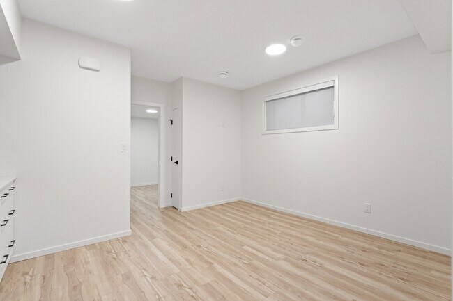 11510-11587 87 St NW