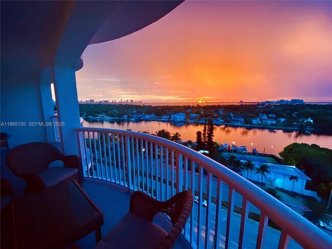 Building Photo - 5401 Collins Ave Unit 1020